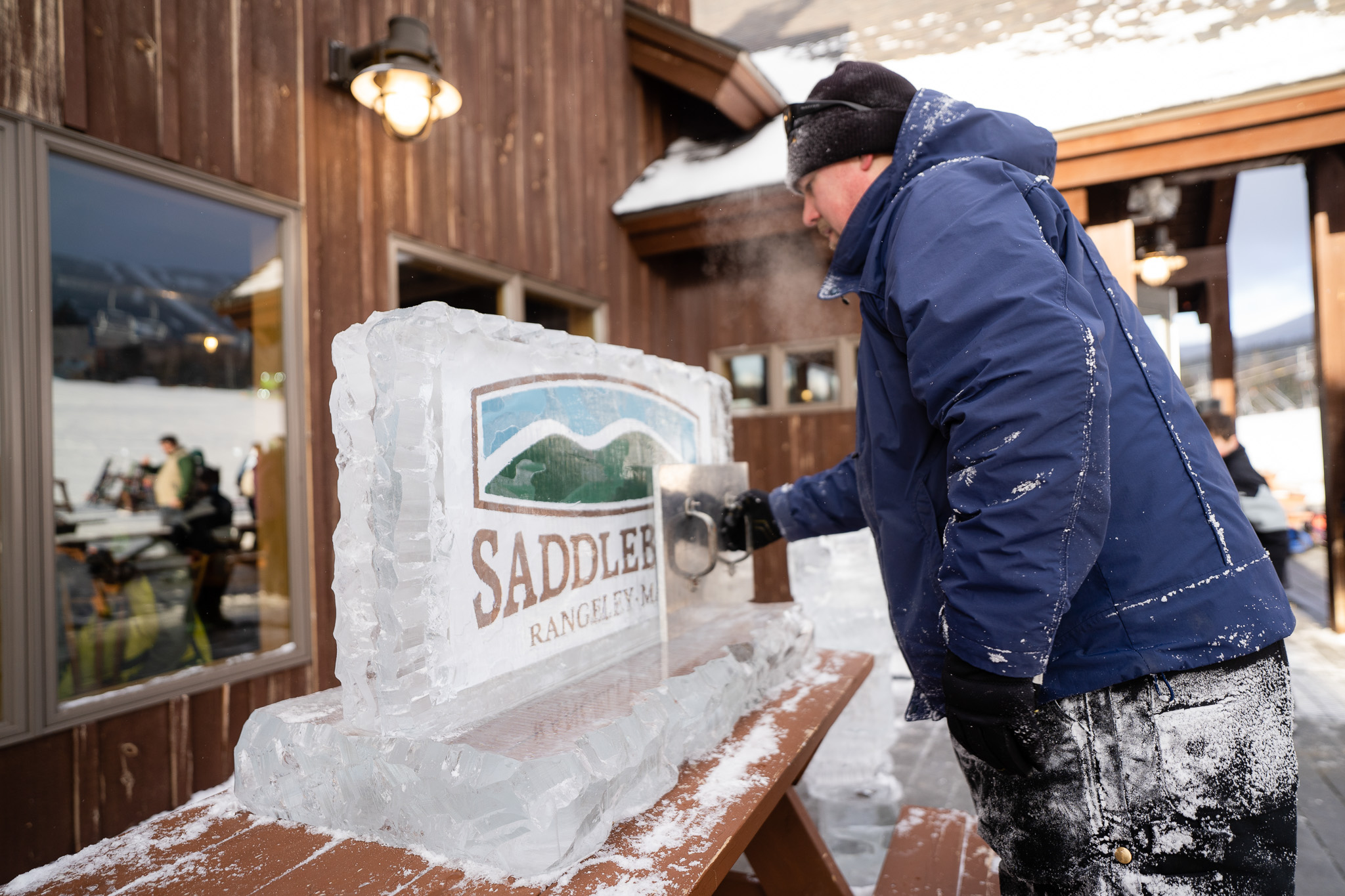 Live ice carving