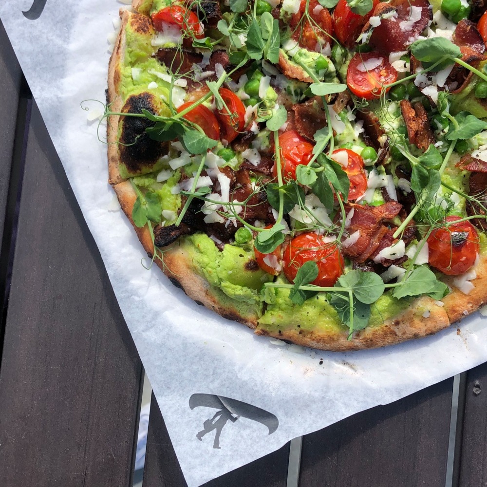 Veggie pizza with arugula